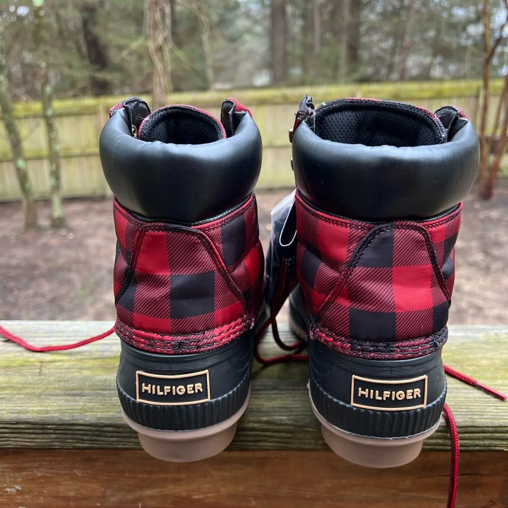 TOMMY HILFIGER Buffalo Check Duck Rain Boot Mens 7 NWT NEW
